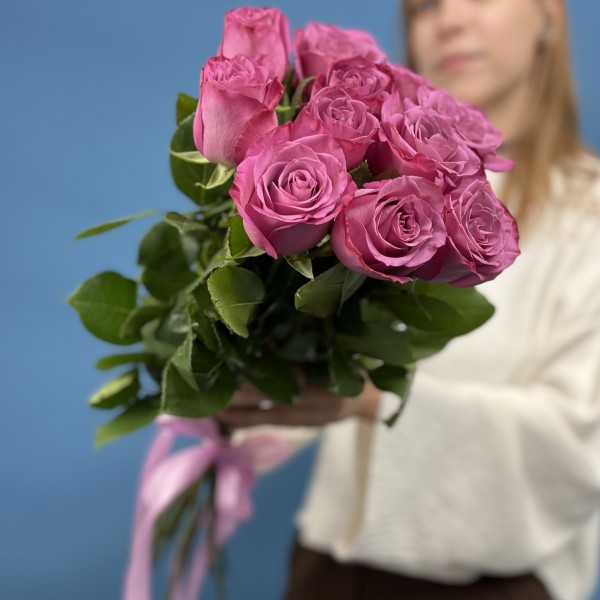 11 сиреневых роз Дип Перпл 70 см