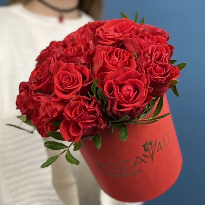 15 алых роз Эль Торо в коробке