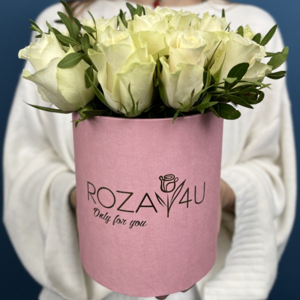 15 белых роз Атена в коробке