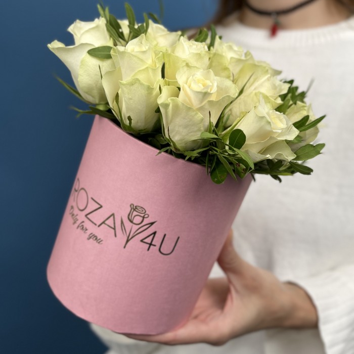 15 белых роз Атена в коробке