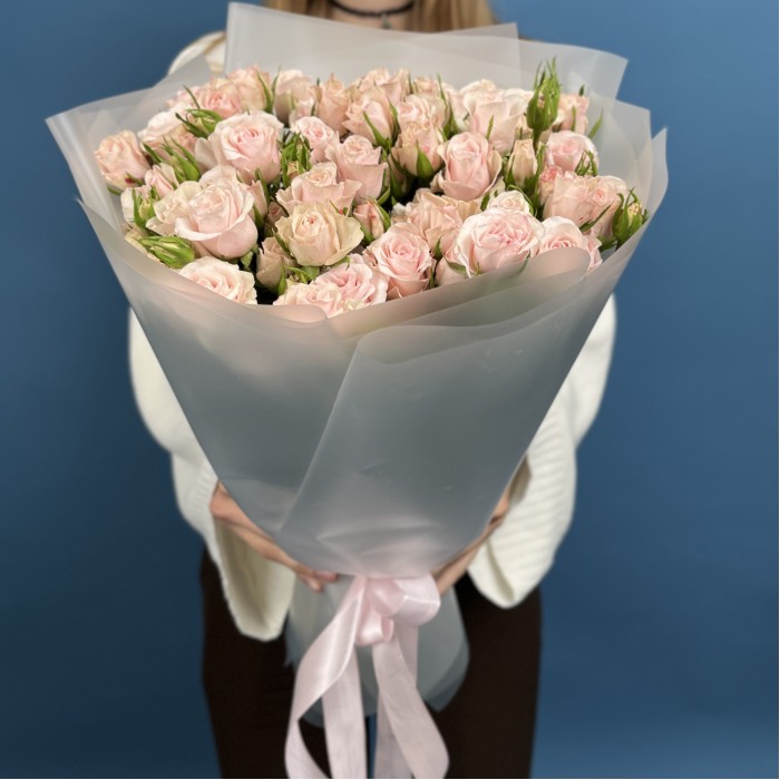 15 кремово-розовых роз Шелби 50 см