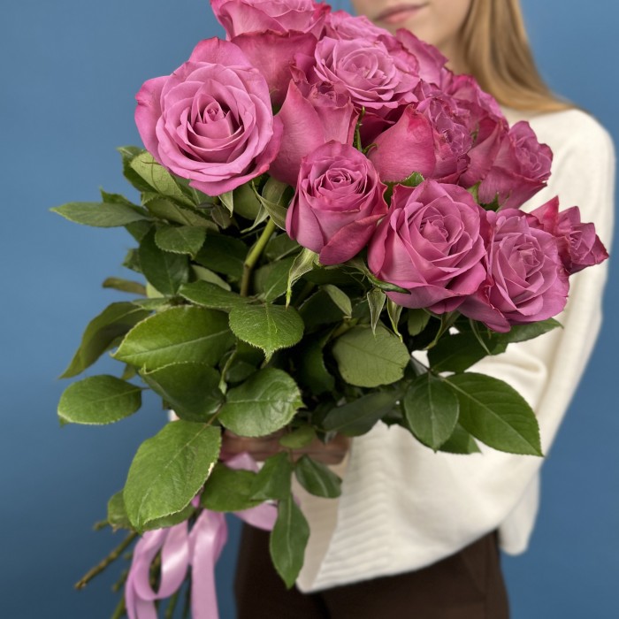 15 сиреневых роз Дип Перпл 60 см