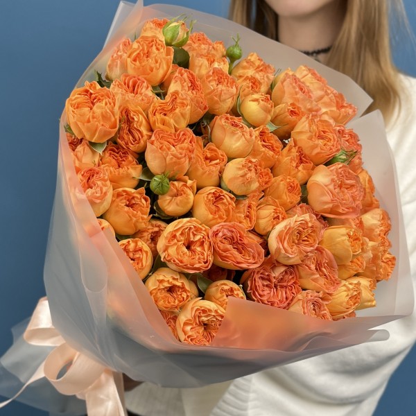 25 кустовых пионовидных роз Оранж Трендсеттер 40 см