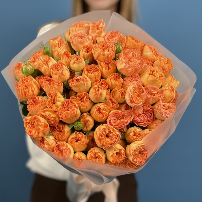 25 кустовых пионовидных роз Оранж Трендсеттер 40 см