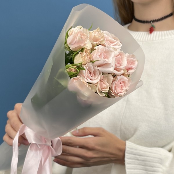 3 кремово-розовых роз Шелби 50 см