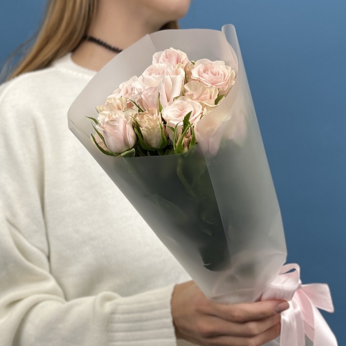 3 кремово-розовых роз Шелби 50 см