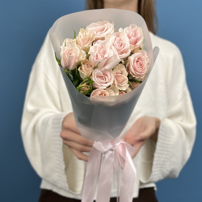 3 кремово-розовых роз Шелби 50 см