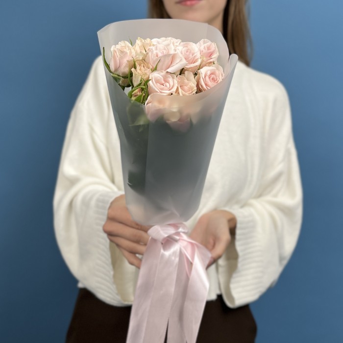 3 кремово-розовых роз Шелби 50 см