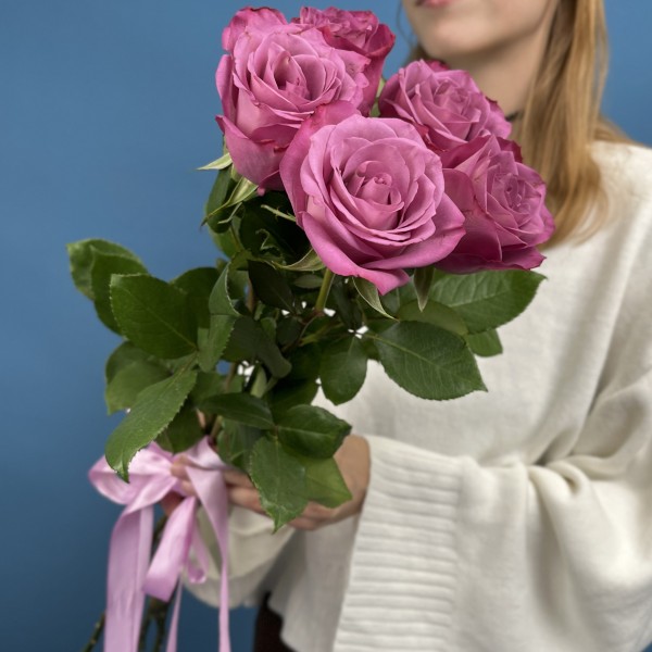 5 сиреневых роз Дип Перпл 60 см