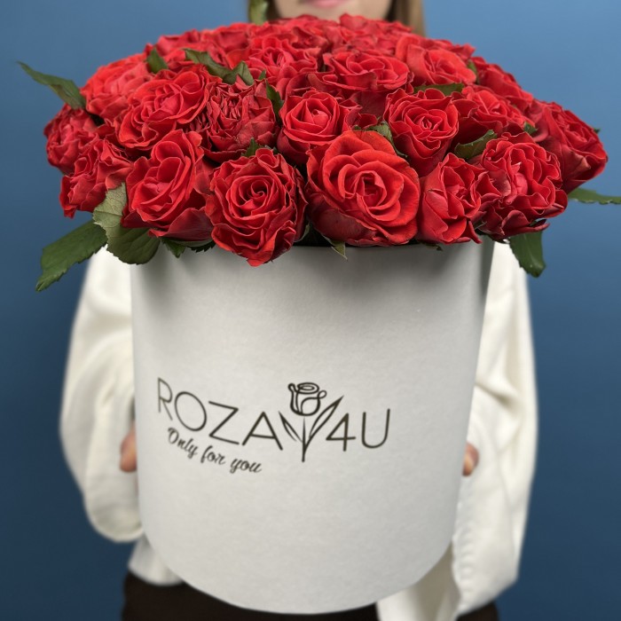 51 алая роза Эль Торо в коробке