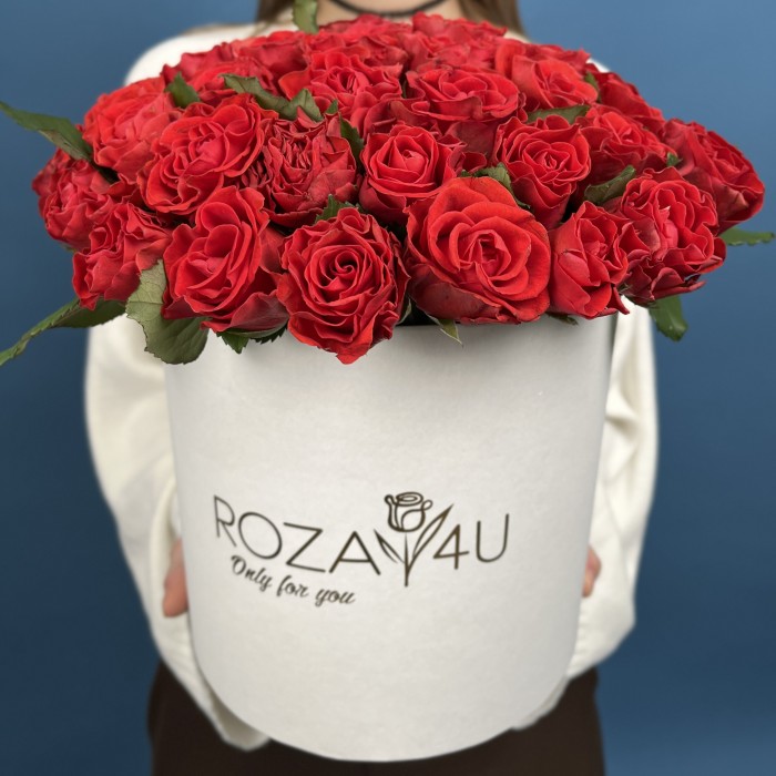 51 алая роза Эль Торо в коробке