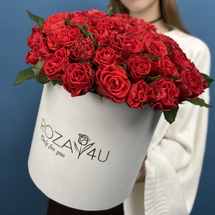 51 алая роза Эль Торо в коробке