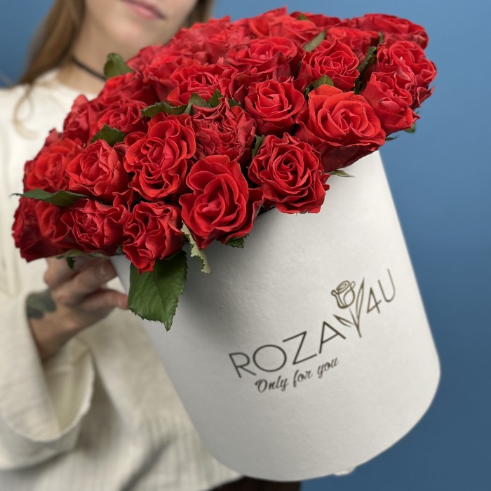 51 алая роза Эль Торо в коробке