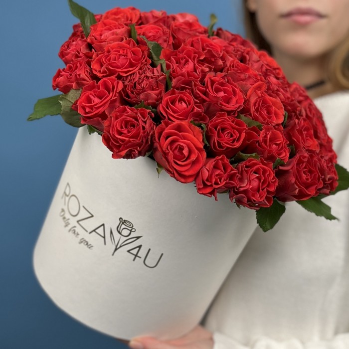 51 алая роза Эль Торо в коробке