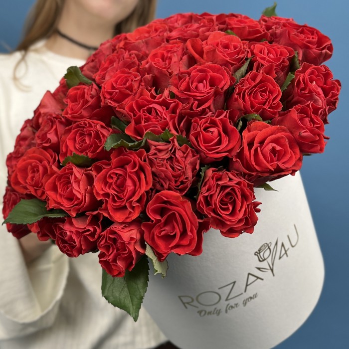 51 алая роза Эль Торо в коробке