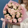 7 кремово-розовых роз Шелби 50 см