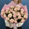 7 кремово-розовых роз Шелби 50 см