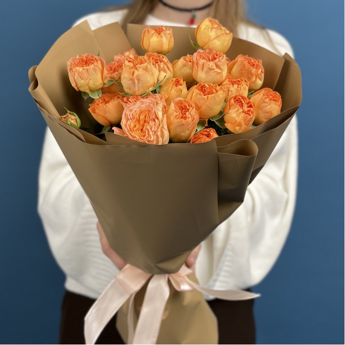 7 кустовых пионовидных роз Оранж Трендсеттер 40 см