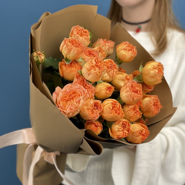 7 кустовых пионовидных роз Оранж Трендсеттер 40 см