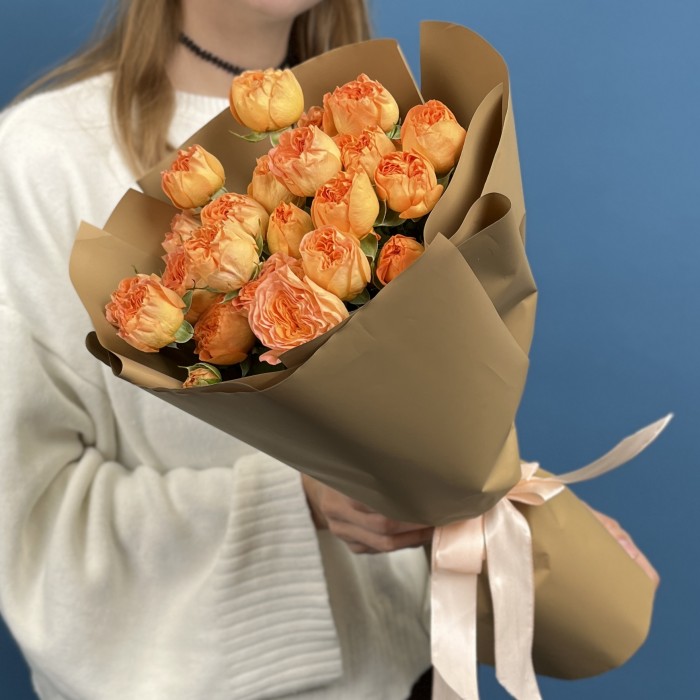 7 кустовых пионовидных роз Оранж Трендсеттер 40 см