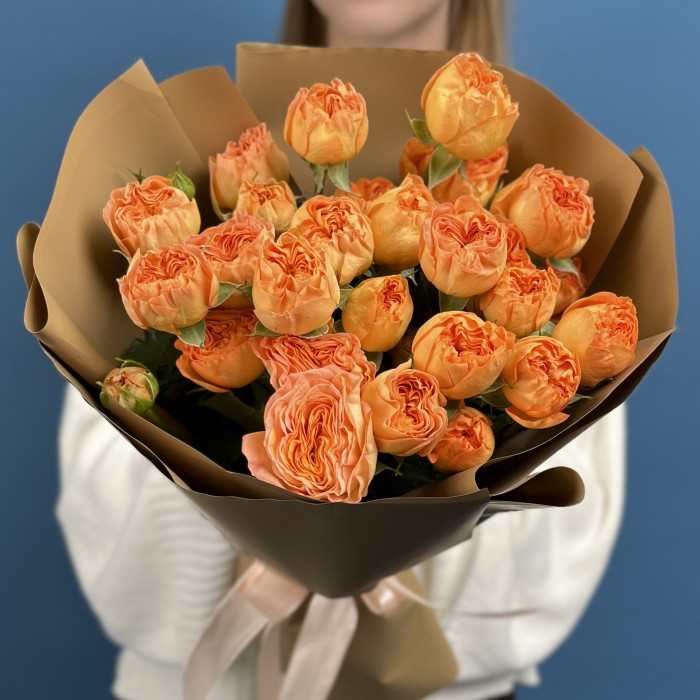 7 кустовых пионовидных роз Оранж Трендсеттер 40 см