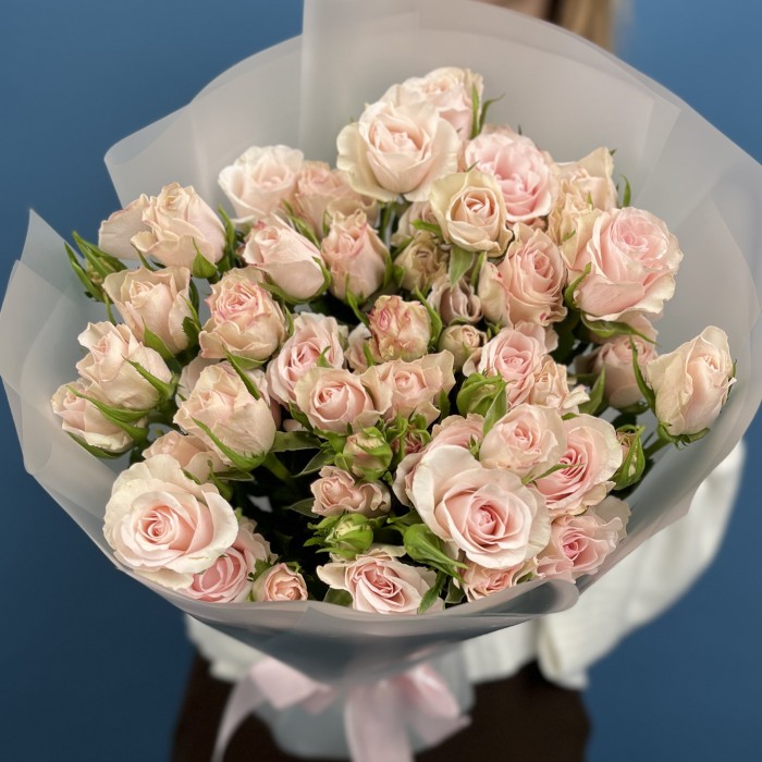9 кремово-розовых роз Шелби 40 см