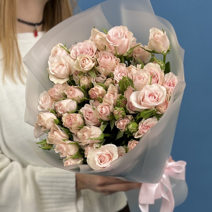 9 кремово-розовых роз Шелби 40 см
