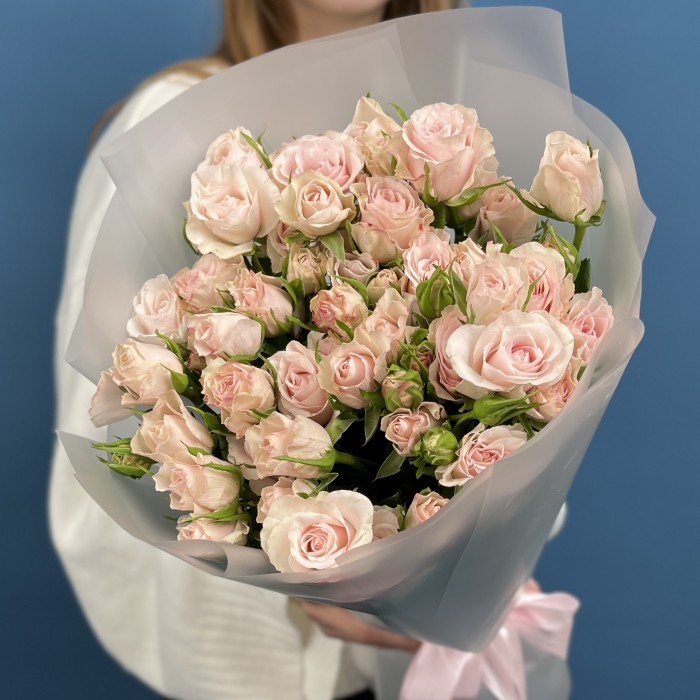 9 кремово-розовых роз Шелби 40 см