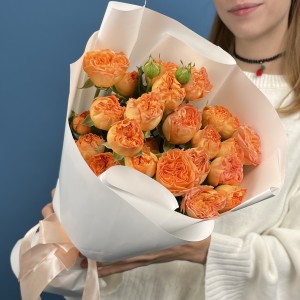 9 кустовых пионовидных роз Оранж Трендсеттер 50 см