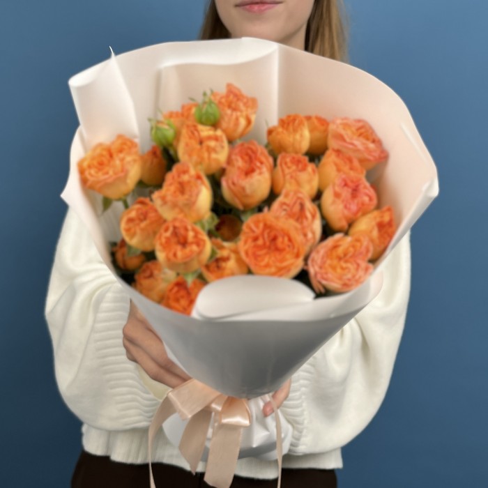 9 кустовых пионовидных роз Оранж Трендсеттер 50 см