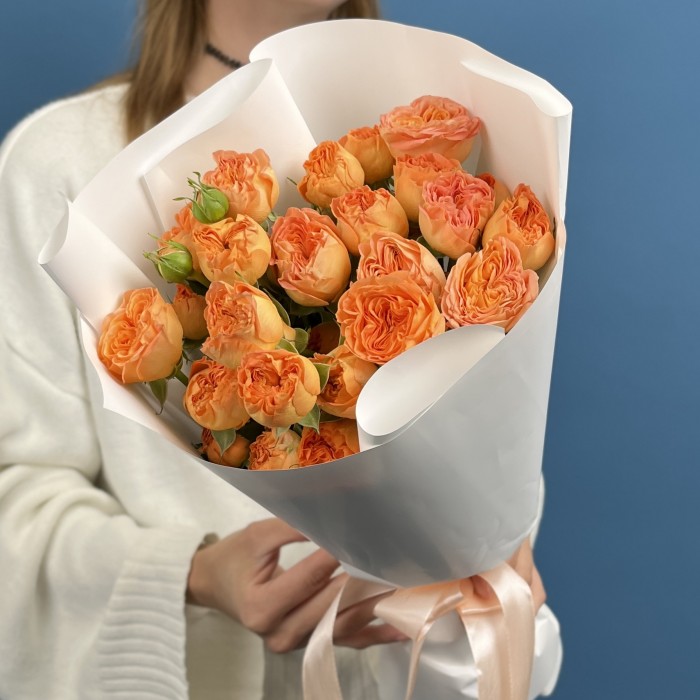 9 кустовых пионовидных роз Оранж Трендсеттер 50 см