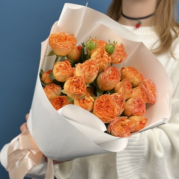 9 кустовых пионовидных роз Оранж Трендсеттер 40 см