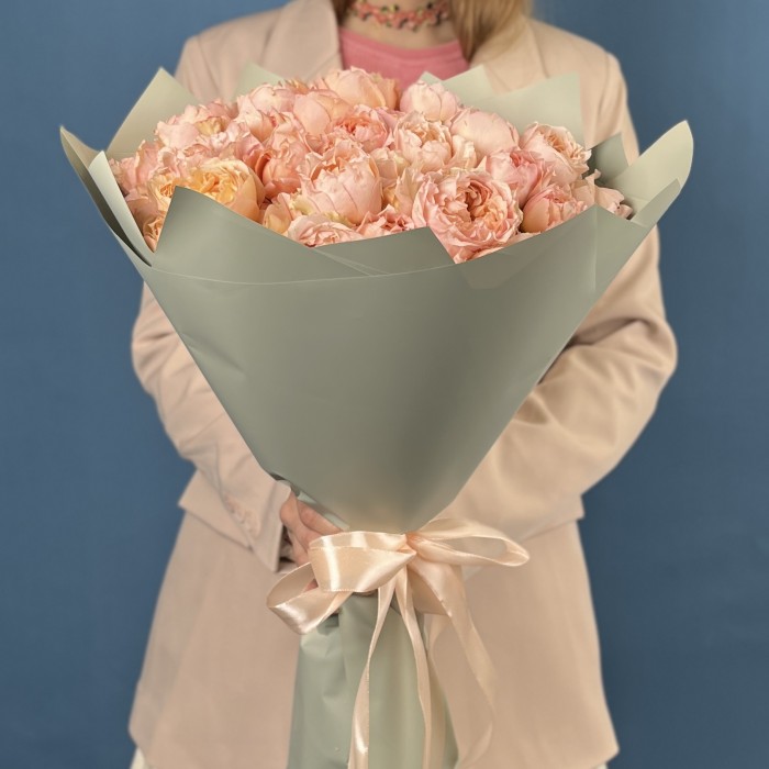 15 кустовых пионовидных роз Джульетта Хани 40 см