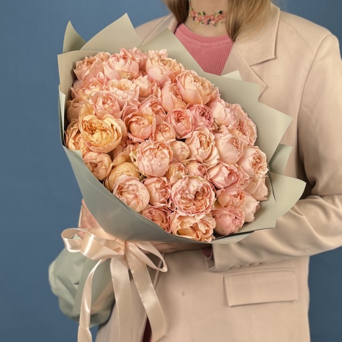 15 кустовых пионовидных роз Джульетта Хани 40 см