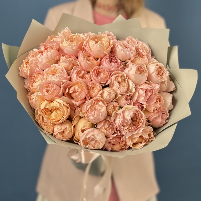 15 кустовых пионовидных роз Джульетта Хани 40 см