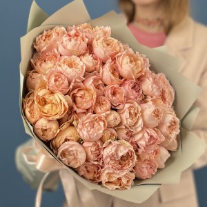 15 кустовых пионовидных роз Джульетта Хани 40 см