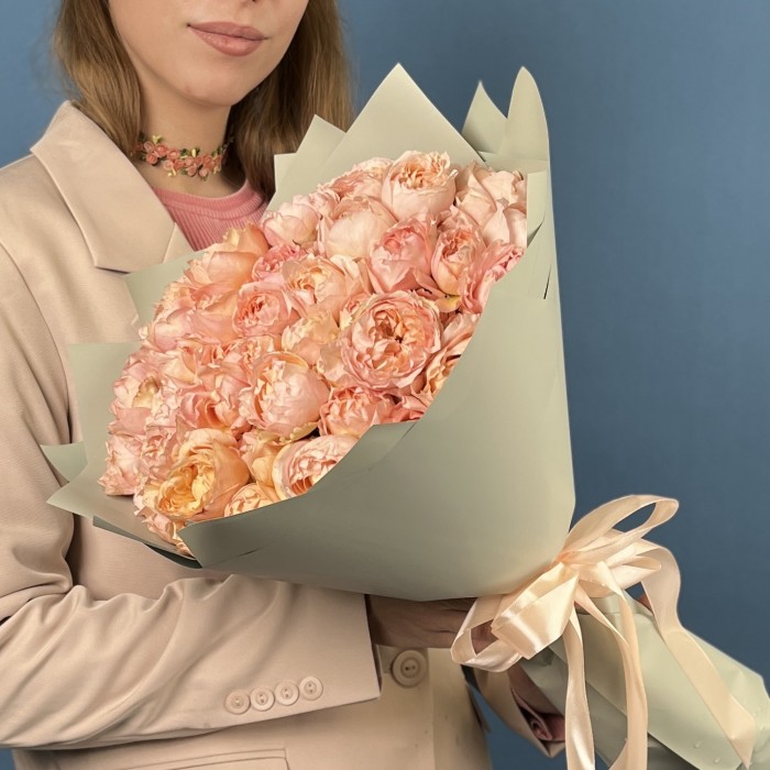 15 кустовых пионовидных роз Джульетта Хани 40 см