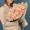 25 кустовых пионовидных роз Джульетта Хани 40 см