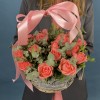 15 коралловых роз Эйс Пинк в корзине