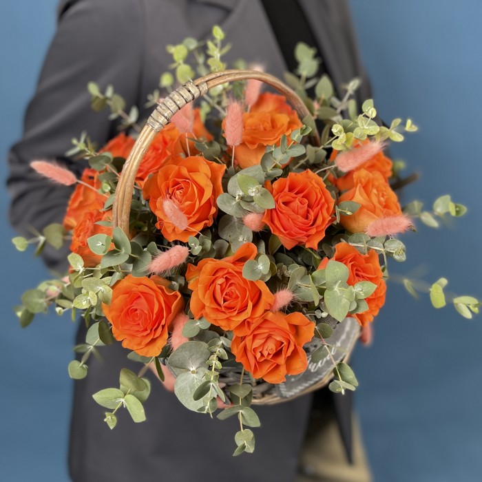 15 оранжевых роз Копакабана в корзине