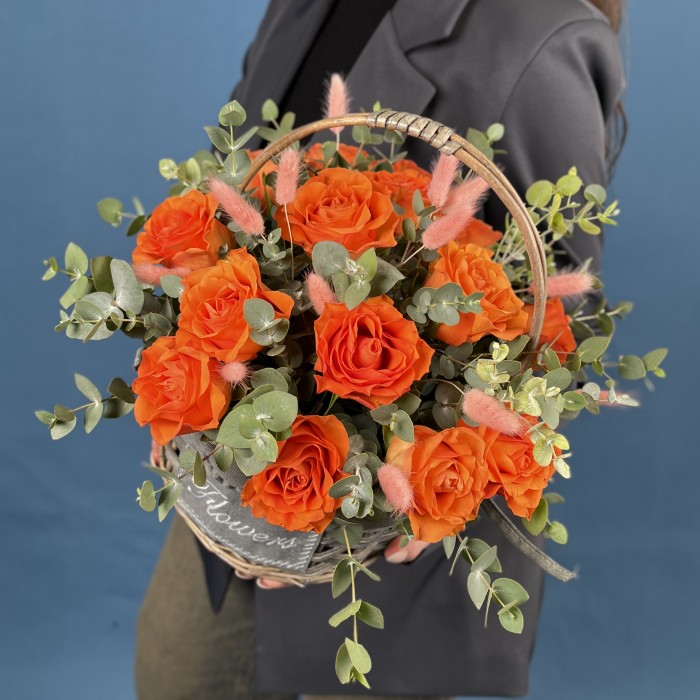 15 оранжевых роз Копакабана в корзине