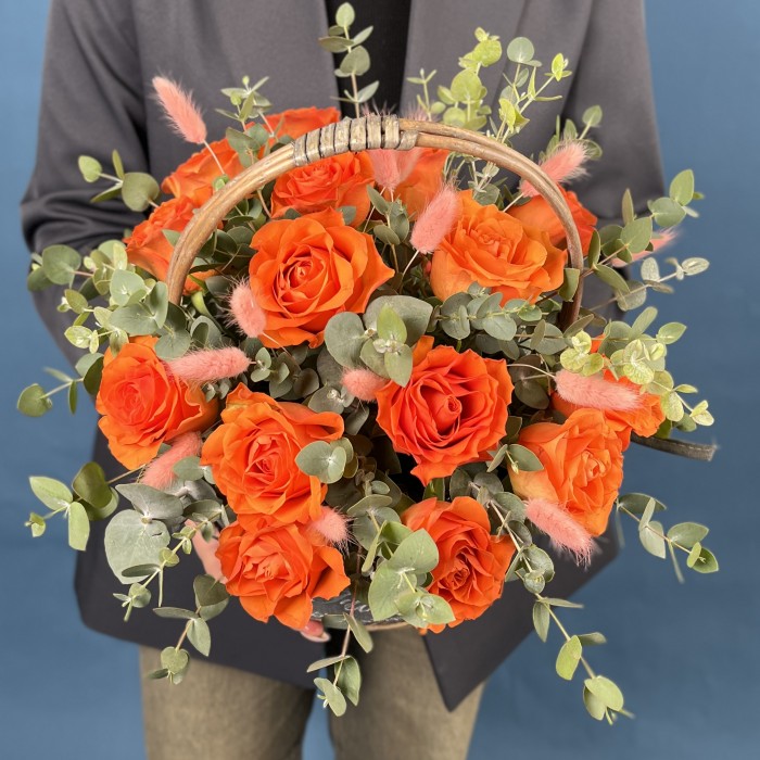 15 оранжевых роз Копакабана в корзине