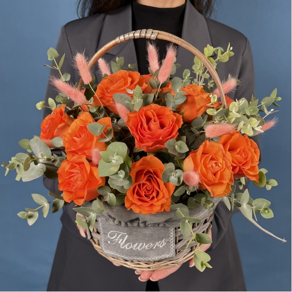 15 оранжевых роз Копакабана в корзине