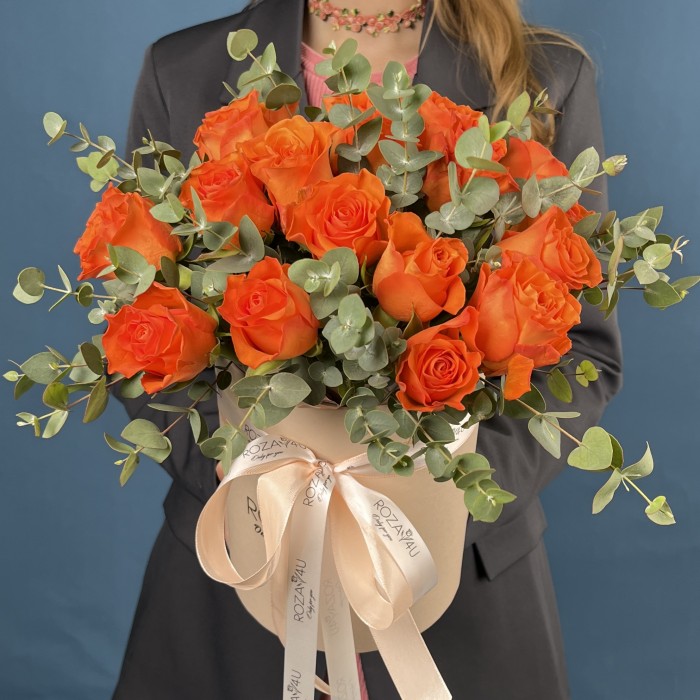 15 оранжевых роз Копакабана в коробке