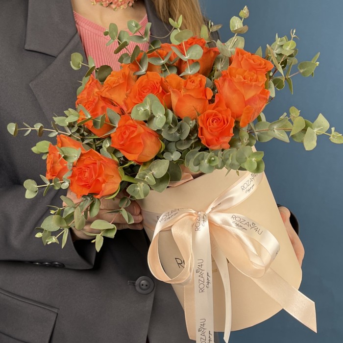 15 оранжевых роз Копакабана в коробке