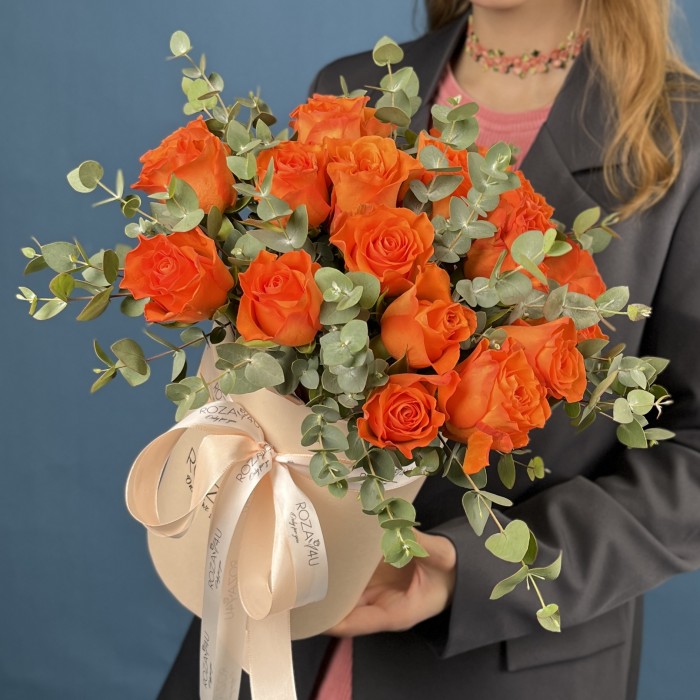 15 оранжевых роз Копакабана в коробке