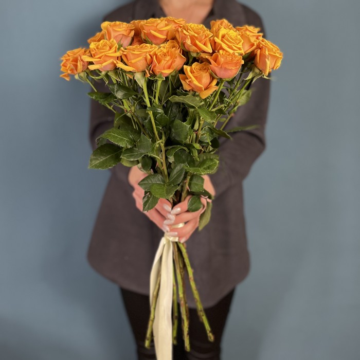 Кустовая пионовидная роза Сафрон Смайл 60 см