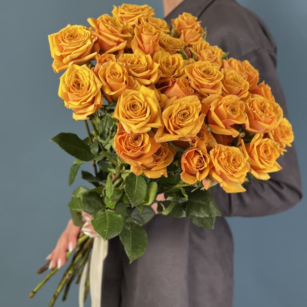 Кустовая пионовидная роза Сафрон Смайл 60 см