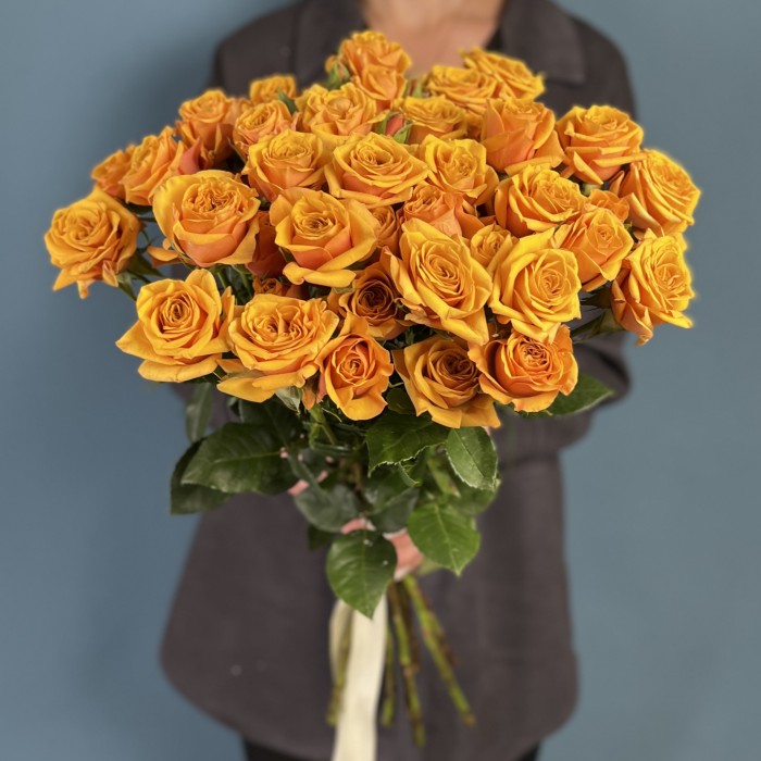 Кустовая пионовидная роза Сафрон Смайл 60 см