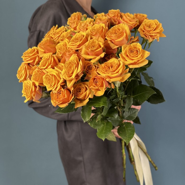 Кустовая пионовидная роза Сафрон Смайл 60 см